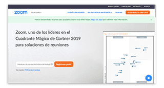 Otra herramienta inmensamente popular para realizar videollamadas en grupo. Con su plan gratuito puedes dar clases de hasta 40 minutos con hasta 100 participantes.