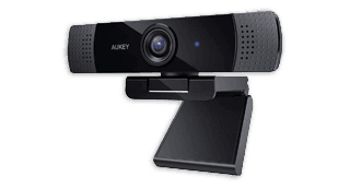Más asequible que la anterior opción, con una elevada calidad de imagen, poco más de 11 centímetros de ancho y 190 gramos de peso, micrófono estéreo incorporado y conexión por USB. Si la Logitech C920 HD Pro no entra en tus posibilidades, esta opción puede ser interesante para ti.