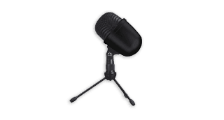 La opción más asequible de los tres micrófonos que recomendamos para mejorar el audio de tus clases. Posee una calidad de 48kHz, pesa 226 gramos y también se conecta mediante USB.