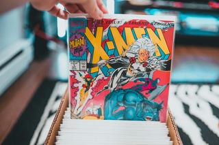 Generalmente tenemos la concepción de que durante la infancia debemos leer cuentos de ficción o ciertas novelas infantiles. Sin embargo, la lectura se presenta en distintas formas a lo largo de nuestras vidas: revistas, libros de cocina, blogs, cómics, cuadernos de aprendizaje, etcétera. Así que, si queremos hacer de la lectura algo cotidiano, acercar estos distintos recursos a nuestros niños es una buena manera de lograrlo.
