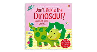 Se trata de un libro interactivo con texturas y sonidos relacionados con el mundo de los dinosaurios. Los más pequeños podrán tocar cada uno de los dinosaurios del libro y escuchar sus diferentes sonidos mientras aprenden vocabulario en inglés.