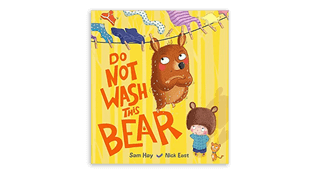 Divertida historia cargada de humor e ilustraciones a todo color sobre las consecuencias de lavar un oso de peluche sin fijarse en su etiqueta de “No lavar”. Un libro perfecto para aprender inglés entre carcajadas.